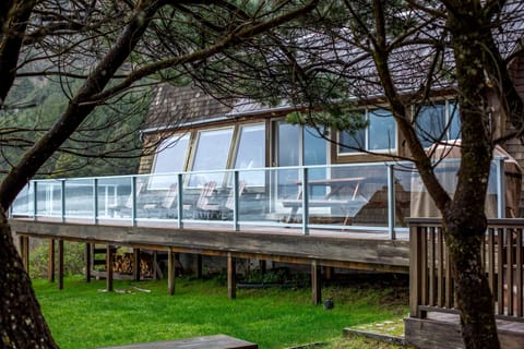 ENJOY LOUNGING AND DINING ON THE DECK