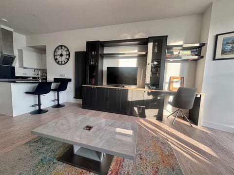 Media unit and office work station with USB(A) & USB(C) ports