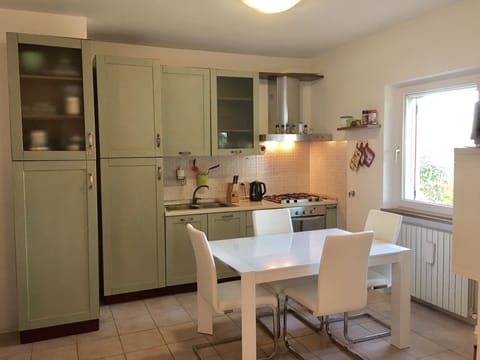 Fully self contained modern kitchen with dishwasher