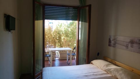 Premium bedding, desk, iron/ironing board, free WiFi