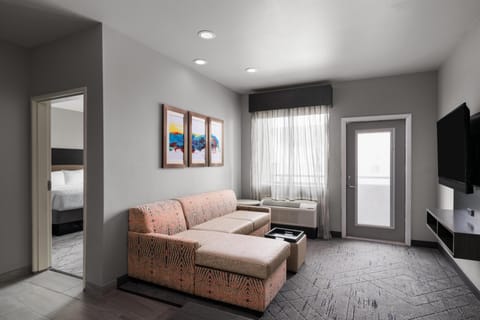 Suite, 1 King Bed, Non Smoking, Balcony (with Sofabed, Full Kitchen) | Premium bedding, in-room safe, desk, iron/ironing board