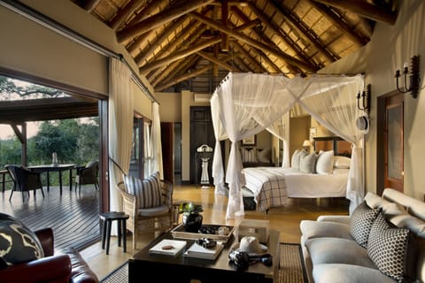 Suite | Premium bedding, minibar (free items), in-room safe, desk