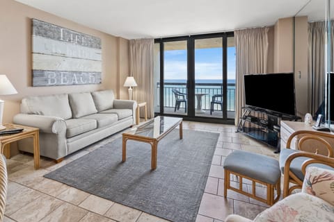 Condo, 3 Bedrooms | Living area