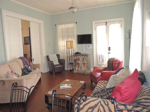 Living room with chaise and 2 leather arm chairs