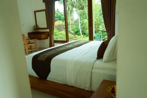 Deluxe Double Room | In-room safe, desk, soundproofing, rollaway beds