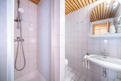 Double Room, Balcony | Bathroom | Free toiletries, hair dryer, towels