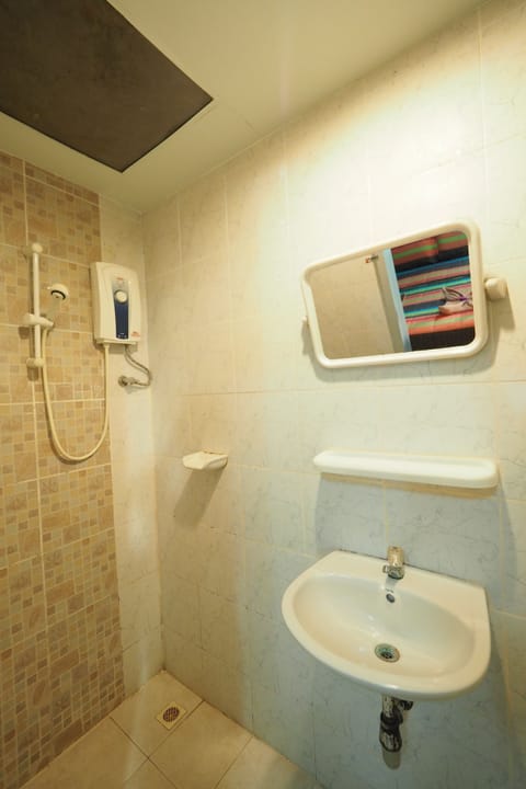 Standard Air Condition Room | Bathroom | Shower, free toiletries, bidet, towels