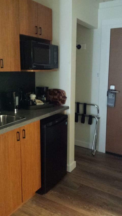 Superior Room, 1 King Bed, Balcony, River View | Private kitchen | Fridge, coffee/tea maker, electric kettle