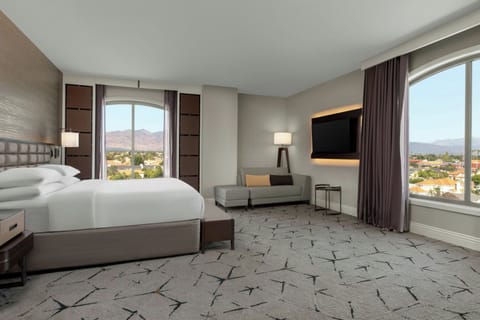 Executive Suite, 1 King Bed with Sofa bed | Premium bedding, down comforters, in-room safe, desk