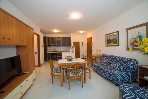 Living room,Dining area