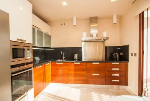 Penthouse, 3 Bedrooms, Private Pool | Private kitchen | Full-size fridge, microwave, oven, dishwasher