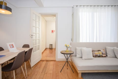 Apartment, 3 Bedrooms | Dining room
