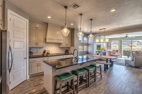 House, Multiple Beds, Golf View (Snow Canyon Sunrise) | Private kitchen | Full-size fridge, microwave, oven, stovetop