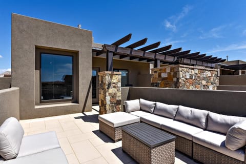 House, Multiple Beds, Mountain View (The Great Escape) | Terrace/patio
