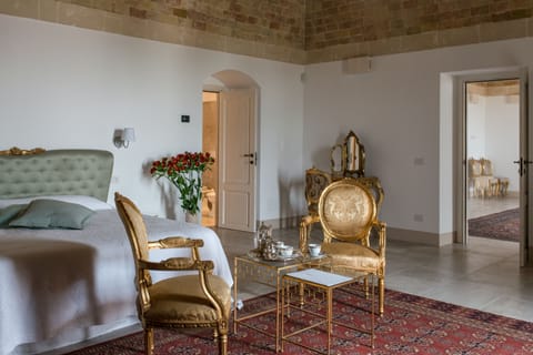 Executive Suite | Premium bedding, minibar, in-room safe, individually decorated