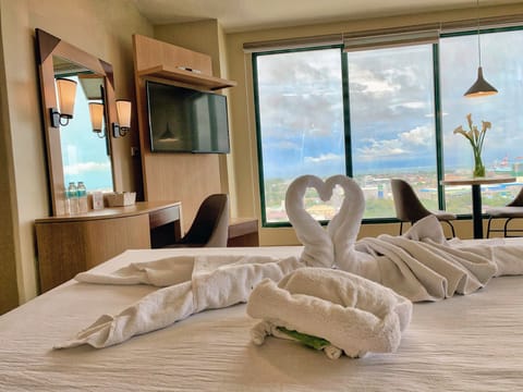 Executive Room | Desk, rollaway beds, free WiFi, bed sheets