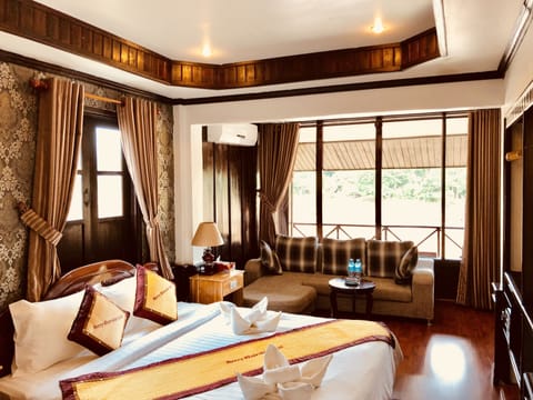 King Room with Balcony and River View | Room amenity