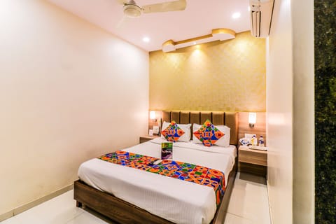 Deluxe Room | Desk, free WiFi