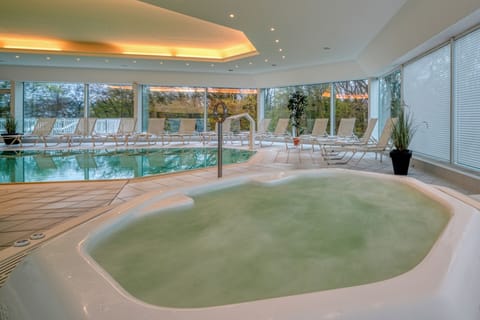 Indoor spa tub
