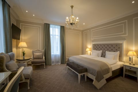 Minibar, in-room safe, desk, soundproofing