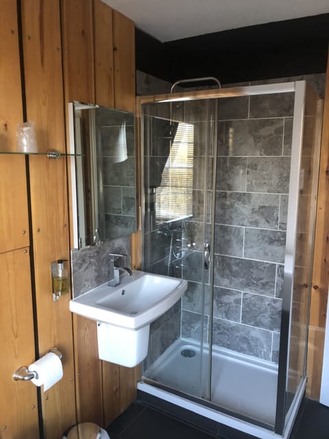 Cottage Two | Bathroom | Free toiletries, hair dryer, towels