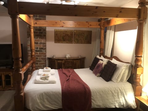 The Rose Room | Blackout drapes, iron/ironing board, free WiFi, bed sheets