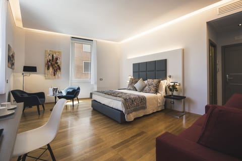 Junior Suite, Ensuite, City View | Premium bedding, minibar, in-room safe, desk