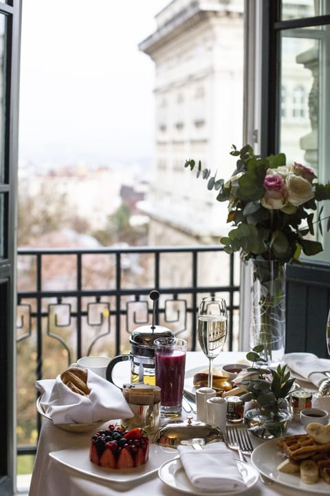 Suite (Park Spa Suite) | In-room dining