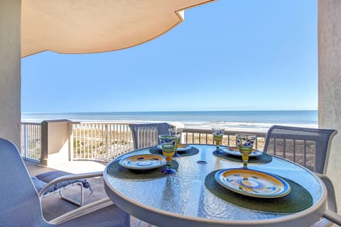 Have your meals on the patio as you watch the dolphins playing. 