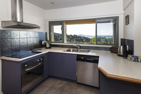 Comfort Apartment | Premium bedding, in-room safe, free WiFi, bed sheets