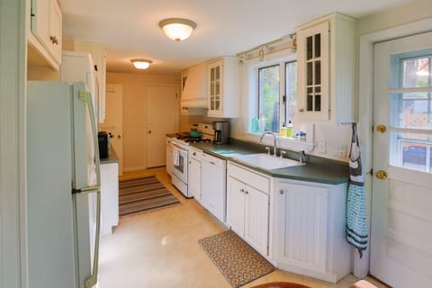 Lots of light in the easy working kitchen. Convenient washer and dryer