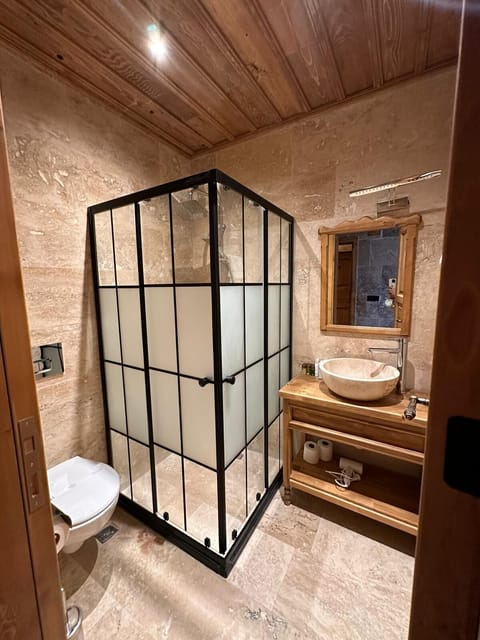 Standard Room | Premium bedding, minibar, in-room safe, desk