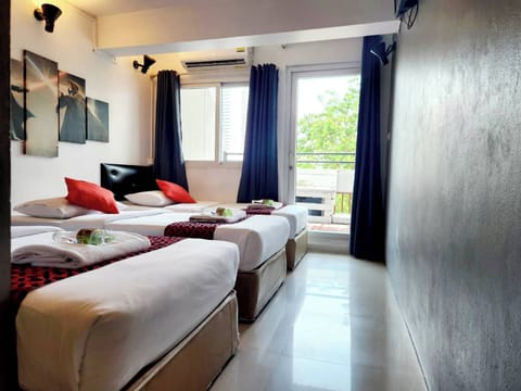 Family Room with Balcony (High Floor) | Balcony