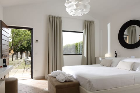 Comfort Suite, Ground Floor | Egyptian cotton sheets, premium bedding, minibar, in-room safe