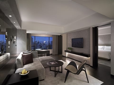 Down comforters, pillowtop beds, minibar, in-room safe
