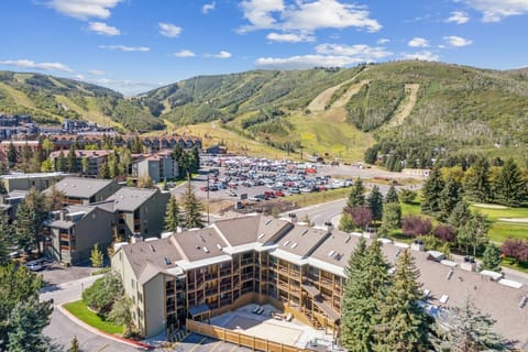 Snowcrest Upgraded Condo located across from Park City Mountain ski resort base