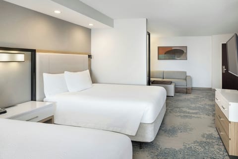 1 bedroom, premium bedding, down comforters, pillowtop beds