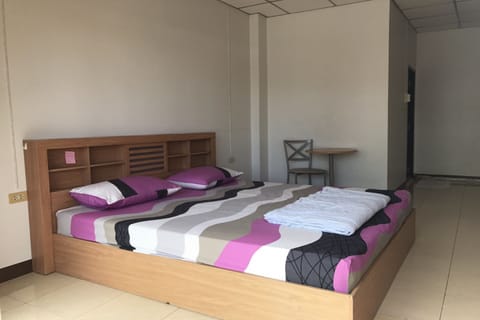 Standard Double Room | Desk, blackout drapes, soundproofing, iron/ironing board