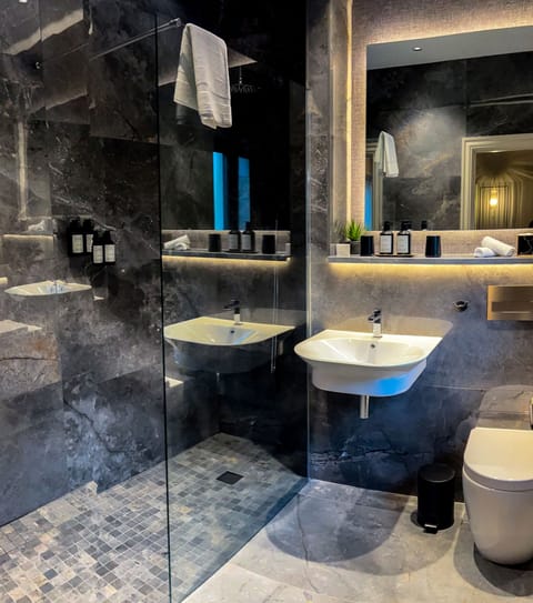 King Room Detached from Hotel | Bathroom | Eco-friendly toiletries, hair dryer, towels