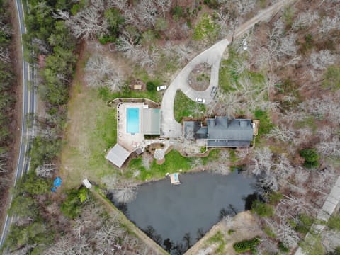 7 acre flat property- easy parking . 1 acre pond with paddleboard & rowing boat