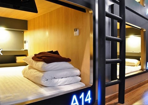 Private Capsule Male Dormitory | Free WiFi, bed sheets