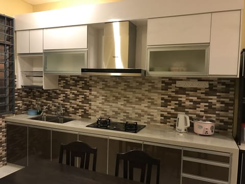 Full-size fridge, stovetop, electric kettle, rice cooker