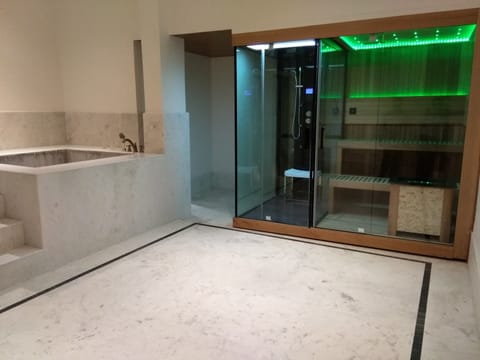 Royal Exclusive Villa | Bathroom | Combined shower/tub, jetted tub, rainfall showerhead, free toiletries