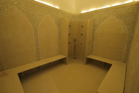 Couples treatment rooms, body treatments, aromatherapy