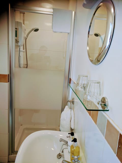 Standard Double Room (First Floor) | Bathroom | Shower, free toiletries, hair dryer, towels