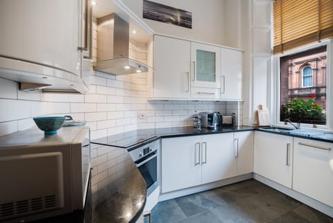 Kitchen: ... & fully equipped with top of the range appliances