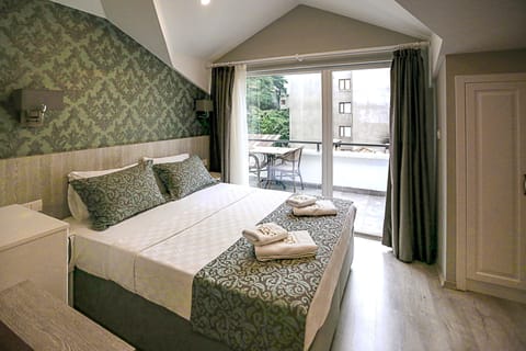 Double Room, 1 Double Bed, Terrace | Desk, soundproofing, iron/ironing board, free cribs/infant beds