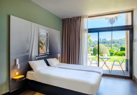 Twin Room, Non Smoking | Desk, soundproofing, free WiFi, bed sheets