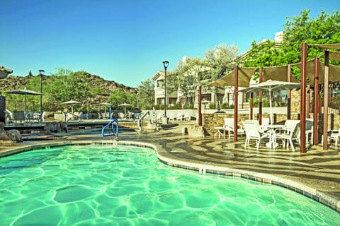 2 outdoor pools