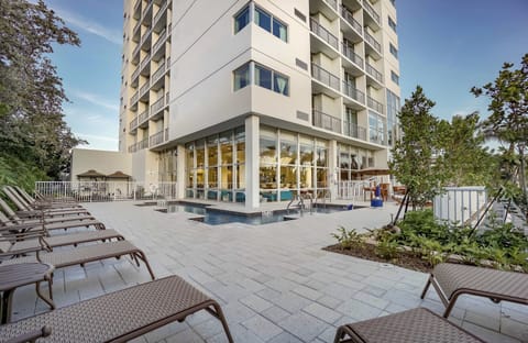 Outdoor pool, open 8 AM to 10:00 PM, sun loungers